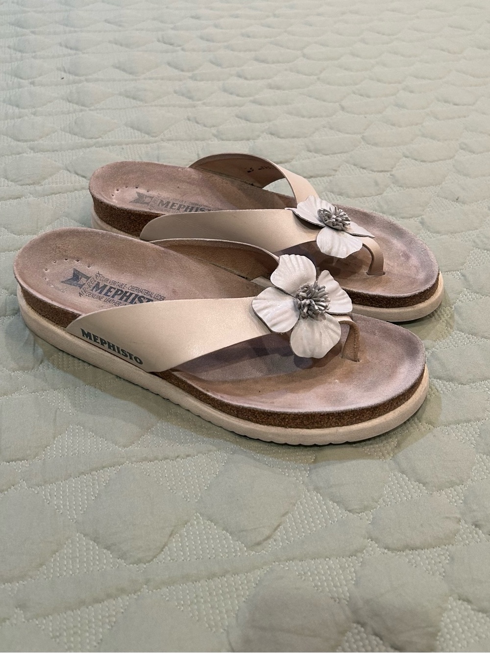 Mephisto Violette Women's Light Beige Floral Toe-Post Sandals